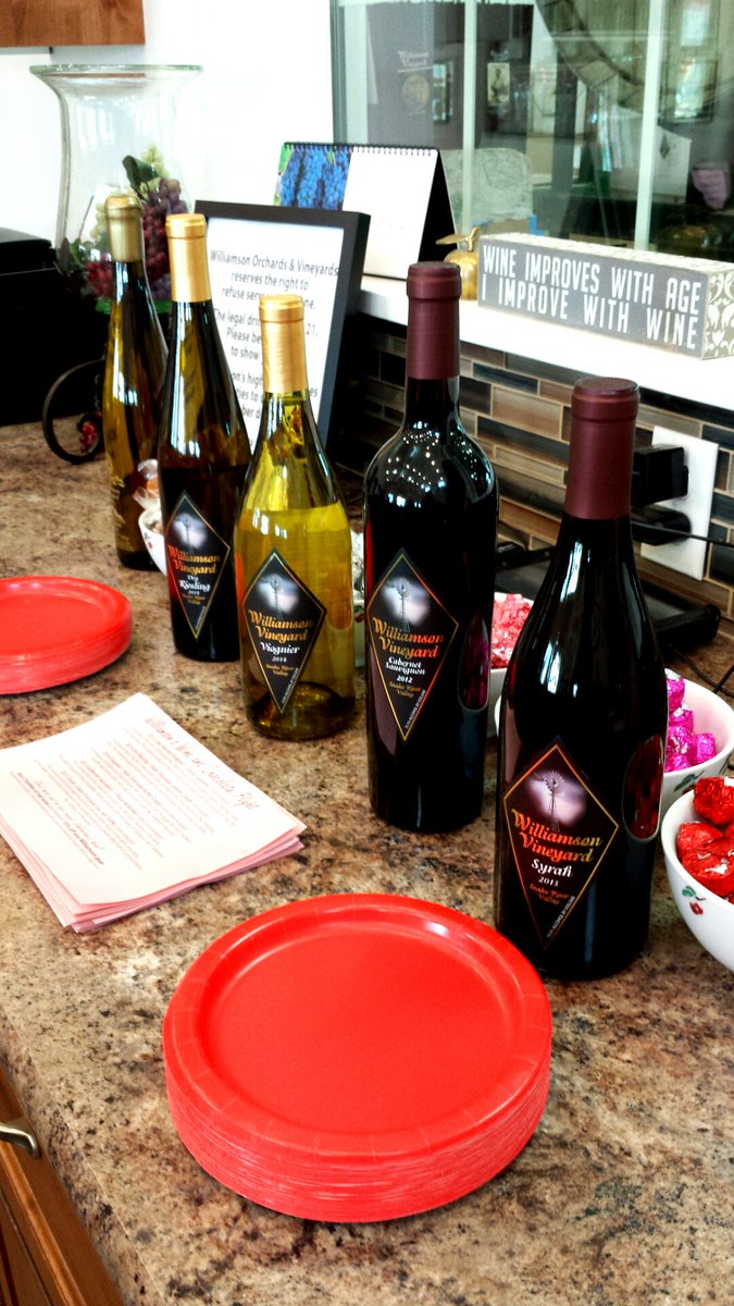 willorch's tweet photo. Delicious Weiser Classic Candy this weekend. #williamsonvineyards #chocolateandwine #idahowines #sunnyslope #lastday #weisercandy #wine https://t.co/Dl5prZFzVx