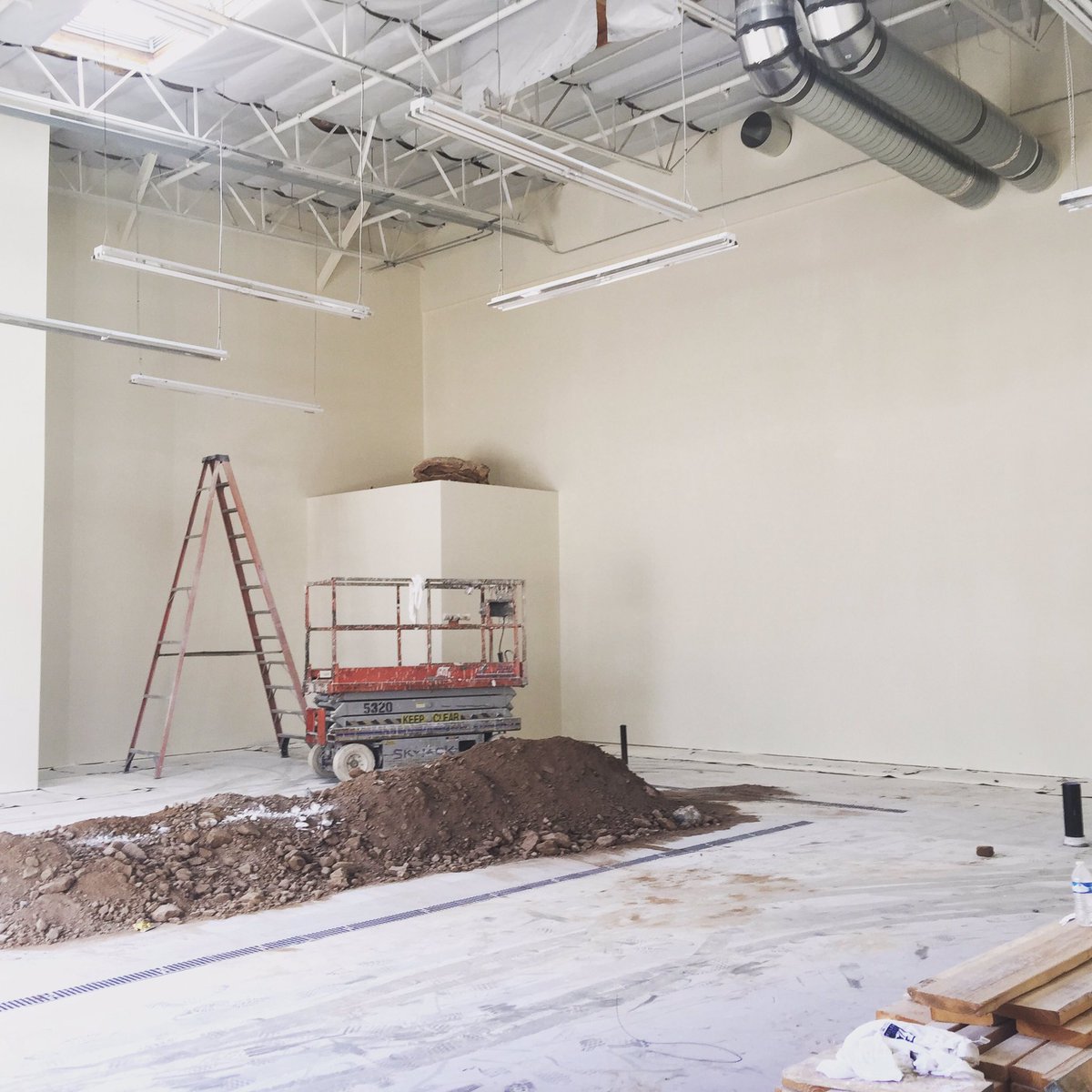 ThompsonBrewing's tweet image. Brew area painted! Only 999 more items to complete. #visualprogress #thompsonbrewingco