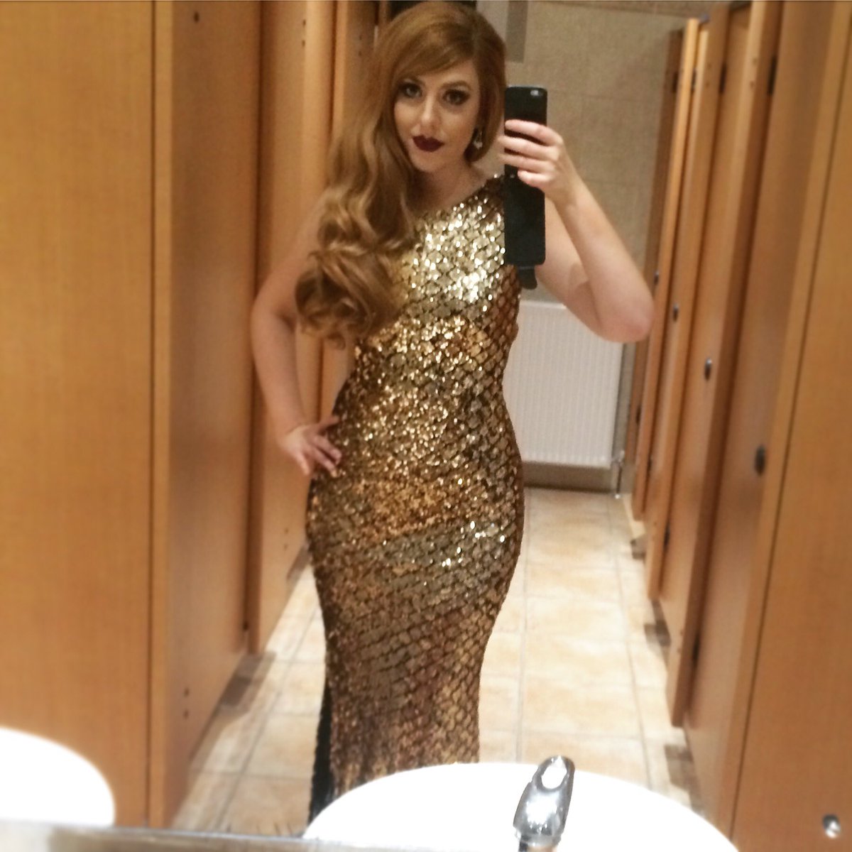 Ruth_Lockwood's tweet photo. Feeling them mermaid vibes 🙌🏼 fab engagement ball for two beautiful people, love you guys! 💕 #sequinlife https://t.co/2wWlaKvd1o