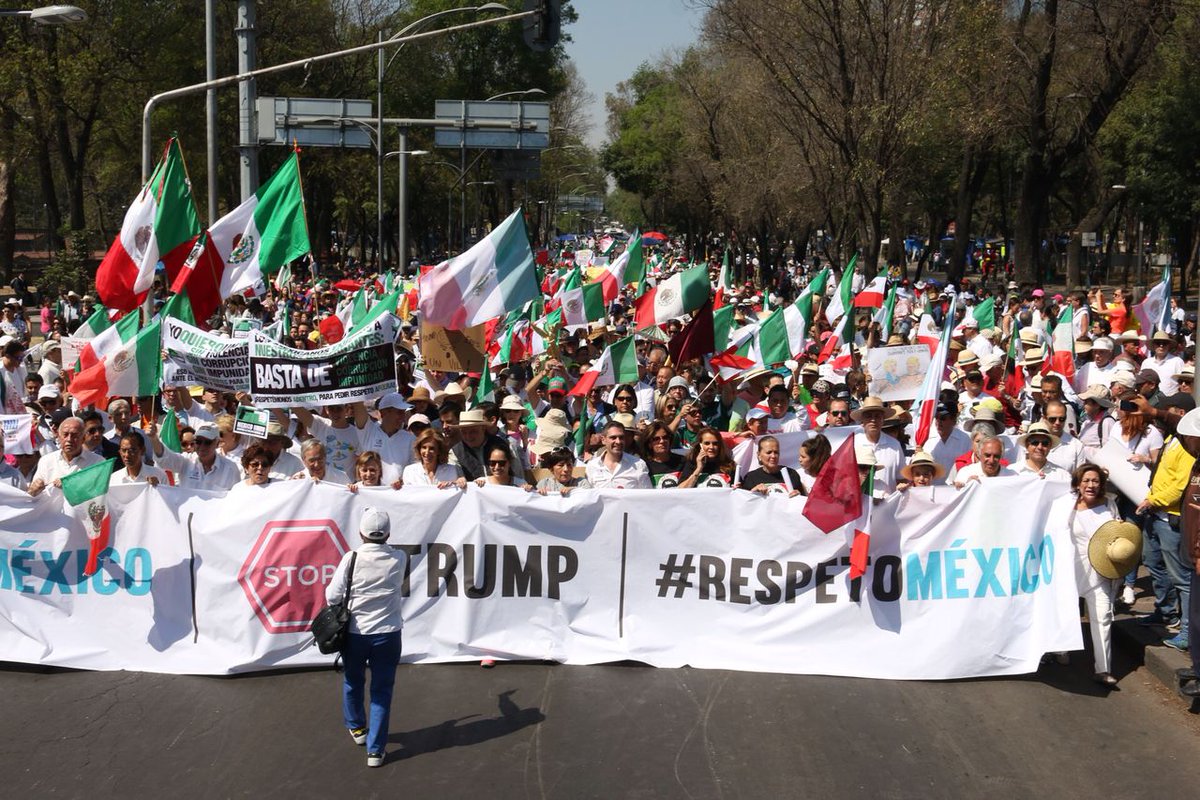 diario24horas's tweet photo. #Ojo Así fue como se vivió la marcha #VibraMéxico en la #CDMX. Se calcula que hubo 10 mil participantes https://t.co/mx856kVSC8 https://t.co/gGul1WUC32