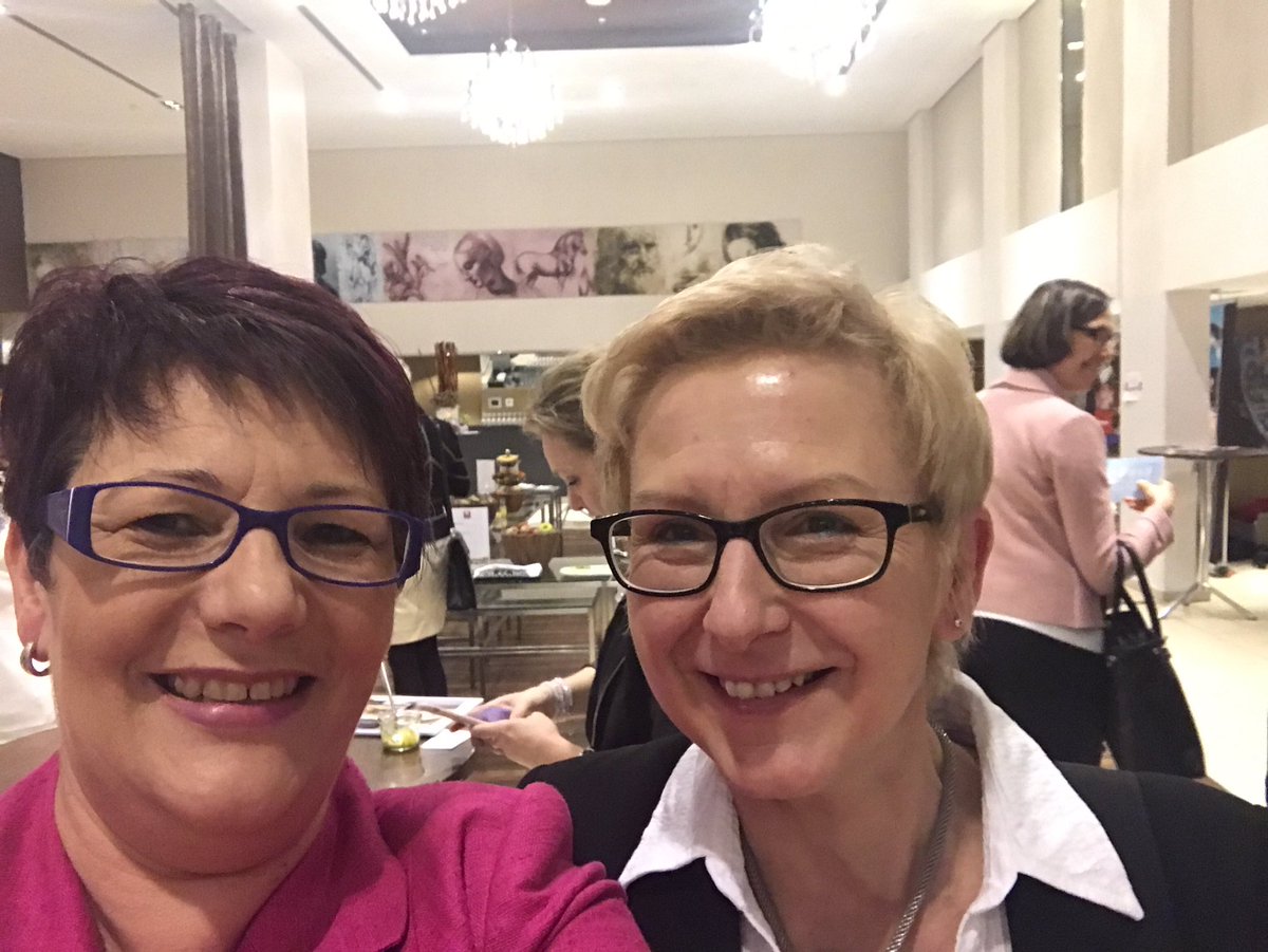 PetraPolk's tweet photo. Erinnerungen an einen genialen Tag bei @winwomennetwork #WINBk2017 mit @SuperSabine_SEO @InesKnecht https://t.co/y3XMGaftZJ