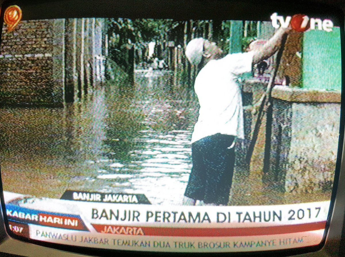 bayprio's tweet photo. Barusan nih di TV, beberapa daerah Di Jakarta dilanda banjir.  Padahal baru hujan sebentar https://t.co/kbSb0fHszB