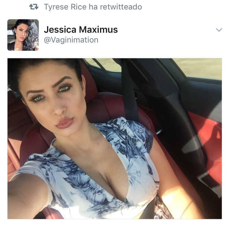 PabloLolaso's tweet photo. Tiran más dos tetas que dos euroligas. https://t.co/r4W8mMmBuG