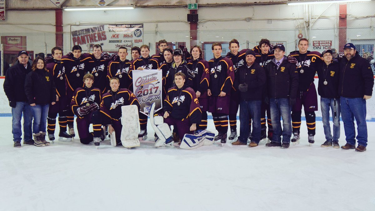 HCSHuskies's tweet photo. 2017 Covered Bridge Classic Champions! #GoHuskies https://t.co/u0pExgwEML