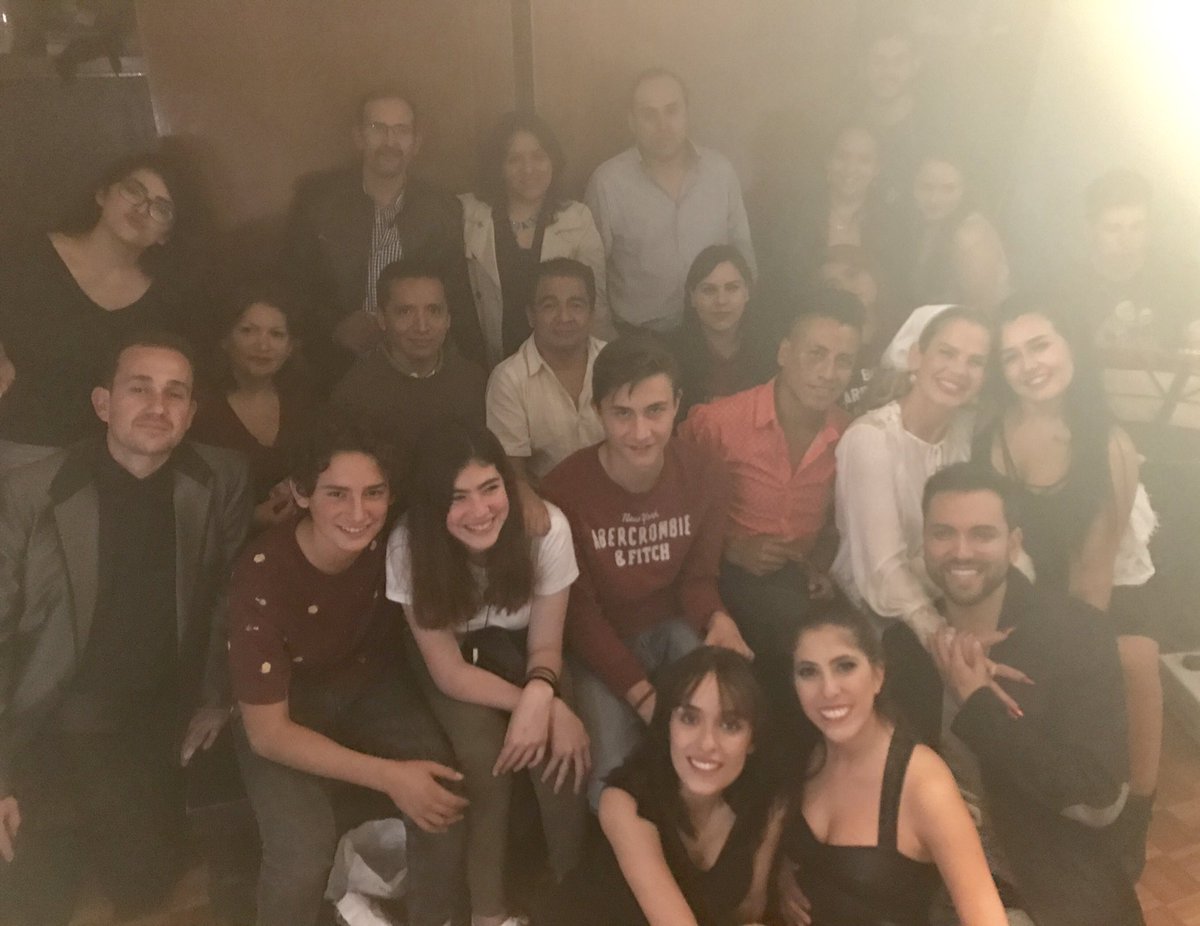 ComotevaTC's tweet photo. Un gustazo la presencia de @RealNiurka apoyando a su querida hija @soycacheetona en @TeatroEnCorto y función llena https://t.co/1X8nHOqfYb