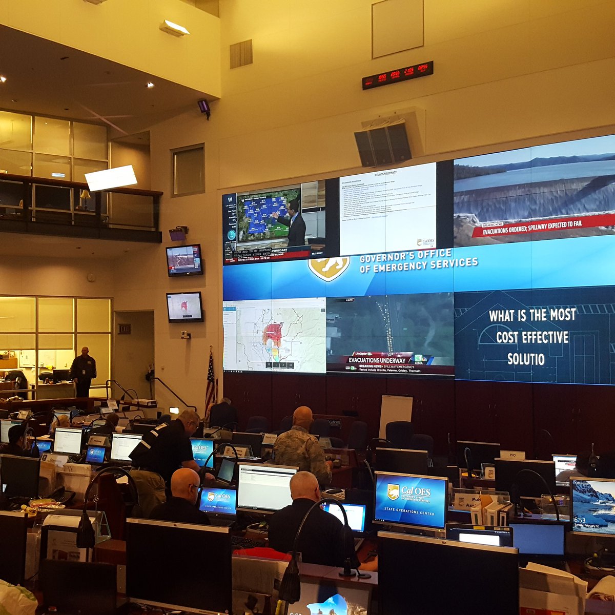The scene at <a href="/Cal_OES/">California Governor's Office of Emergency Services</a> , as officials representing multiple state agencies pour into operations center. #OrovilleSpillway