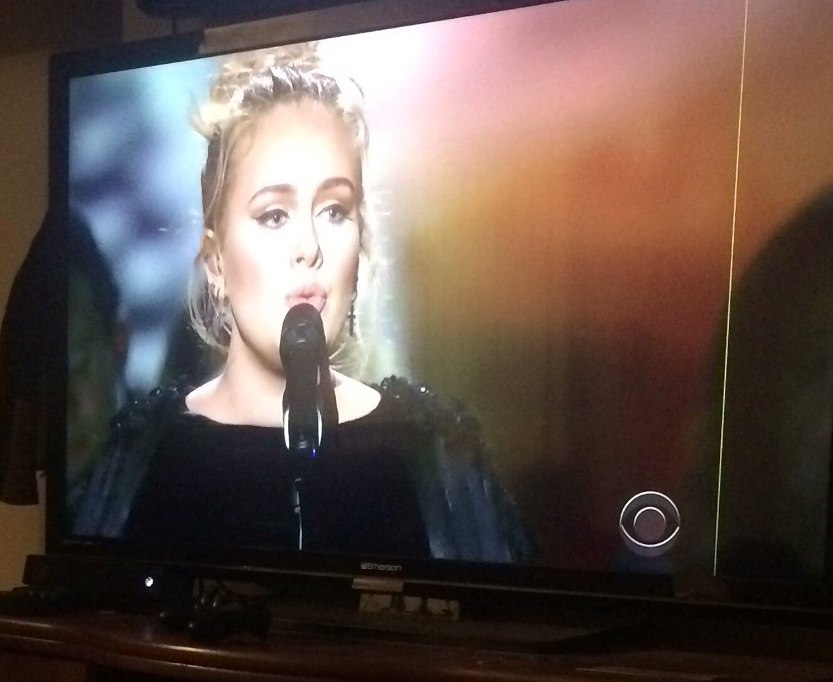 _drippdripp's tweet photo. So @Adele handled that waaaay better than @MariahCarey did at New Years #GRAMMYs https://t.co/dsYtsNj7wF