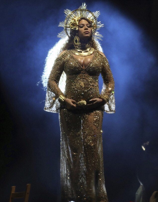thejournalpost's tweet image. Pregnant Beyoncé debuts her baby bump at grammys and she conquered the entire show