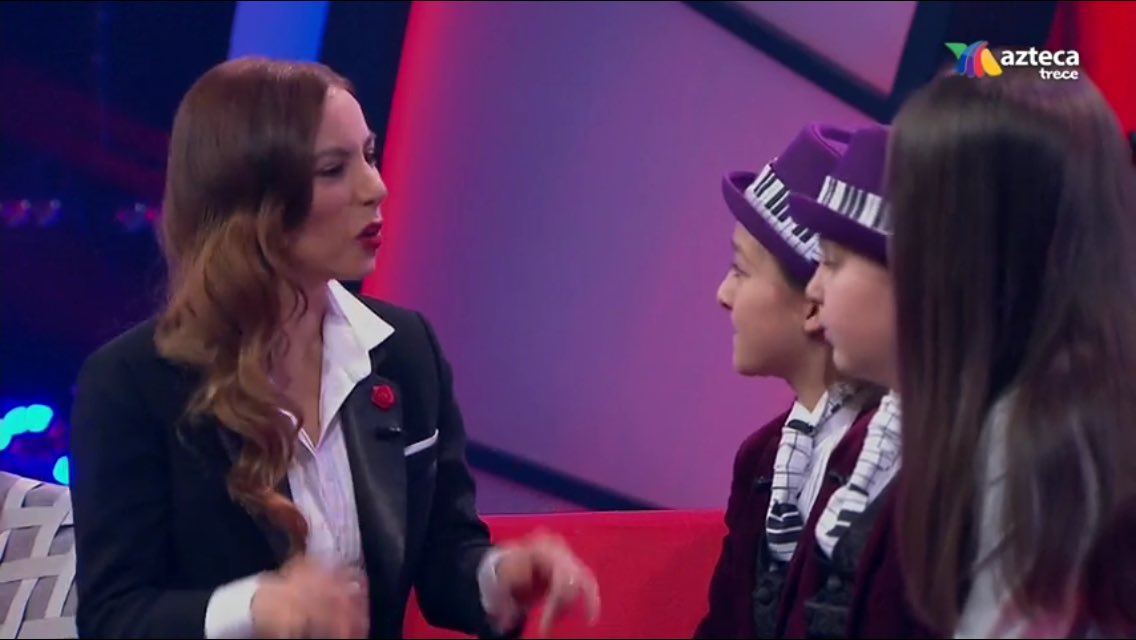 CLizaldiFans's tweet photo. Viendo a la mágica y maravillosa @ClaudiaLizaldi en #GrandesChicosMX. Eres increíbles, Claus!!! Qué gran programa. https://t.co/cWy4NncaLp