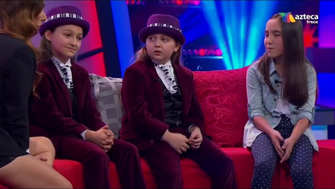 CLizaldiFans's tweet photo. Viendo a la mágica y maravillosa @ClaudiaLizaldi en #GrandesChicosMX. Eres increíbles, Claus!!! Qué gran programa. https://t.co/cWy4NncaLp