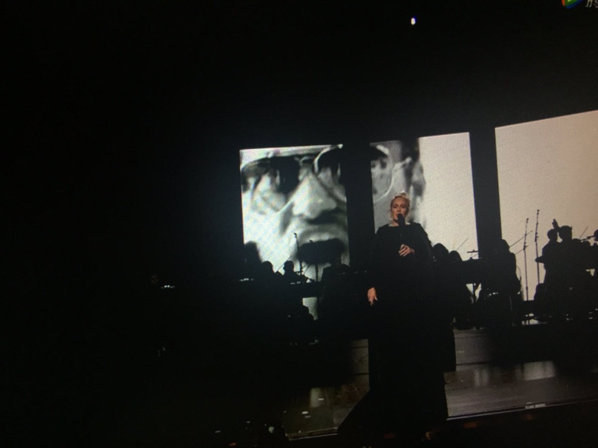 yy_fang's tweet photo. crisis? Adele started again! in memory of George Michael #GRAMMYs https://t.co/pnFUgY4zWe