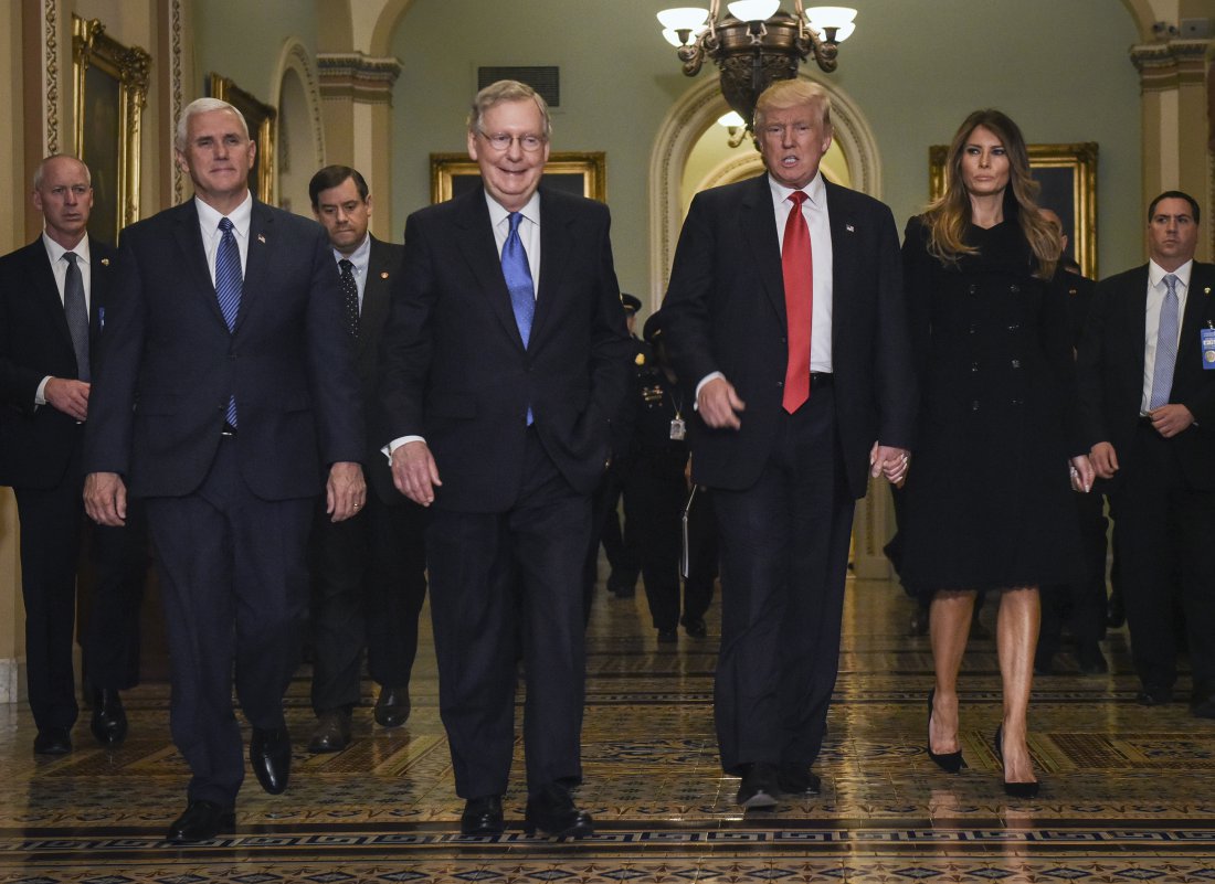 sadahaqnews's tweet image. #Trump #team #assesses #legal #options on #travelban saaddahaq.in/trump-team-ass…