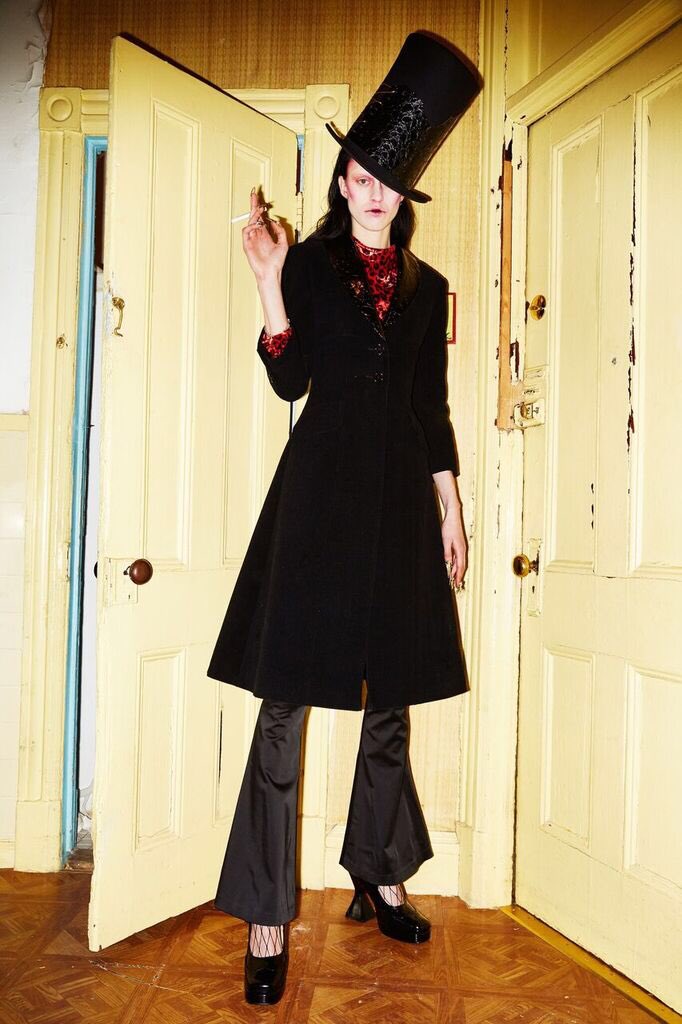 Alice trapped in Wonderland 🐰✨🍭<a href="/voguerunway/">Vogue Runway</a> and <a href="/voguemagazine/">Vogue Magazine</a> today @ericschlosberg FW17 🔥
#worthandworth custom Top 🎩 #NYFW #madhatter