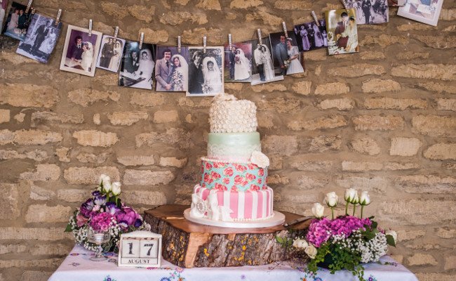 Weddingmagazine's tweet photo. Reception idea: the #wedding family tree https://t.co/yNljQee87c https://t.co/RpCIXzabtX