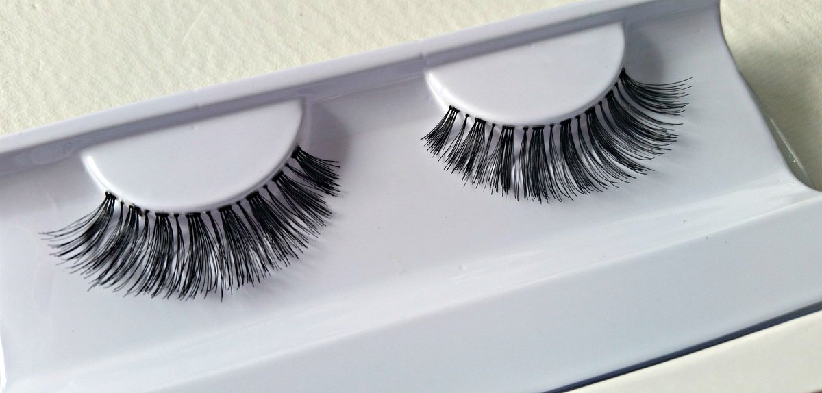 GeorgieBeauty's tweet photo. High-fashion flutter - lightweight &amp; naturalistic, our La Vie Charme lashes are perfect for an ultra-feminine look! https://t.co/ViRx4TGIao https://t.co/eKjfakC2Nl