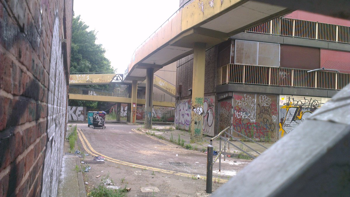 minimalist000's tweet photo. #HeygateEstate #2013recap https://t.co/gYUaqG3YQy