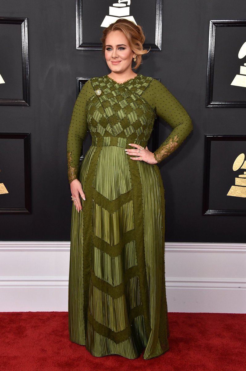 Adele_Spain's tweet photo. ¿Qué os parece el look de Adele? #GRAMMYs https://t.co/2DEx5jJqPa