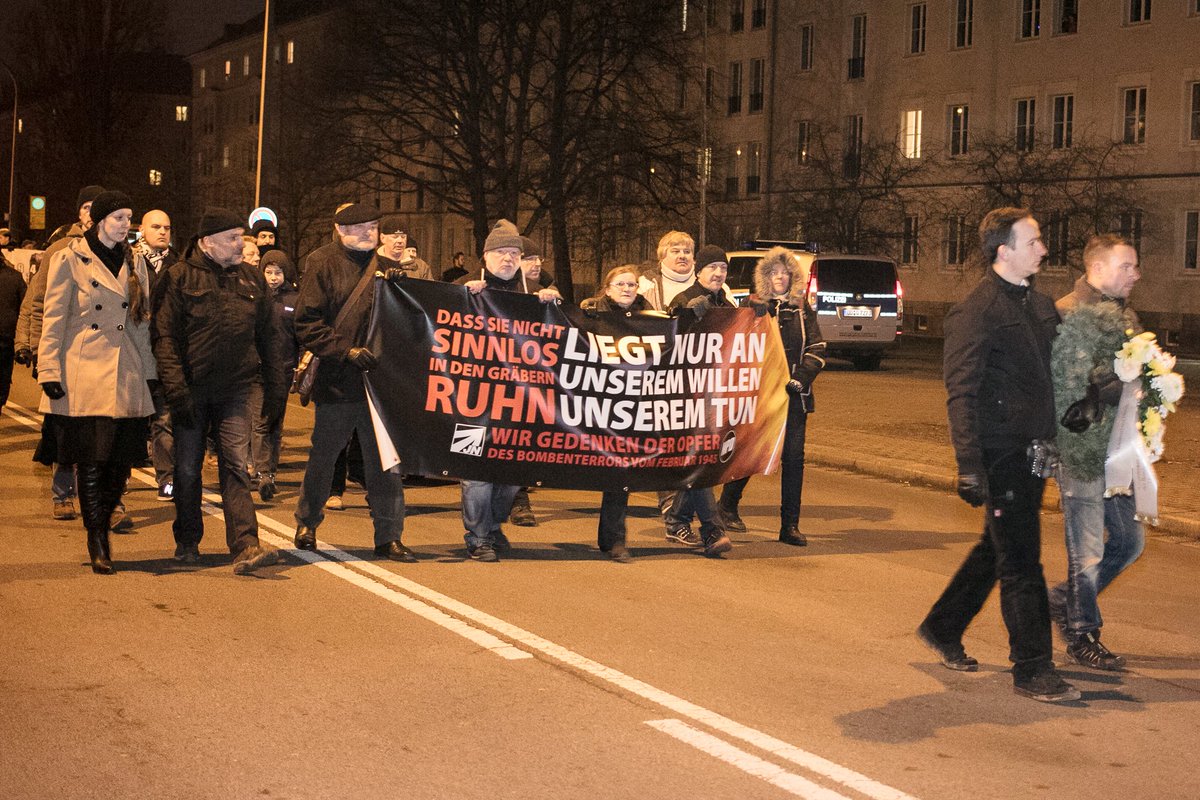 Schlechtenberg's tweet photo. Am 11.02 fand wegen des Jahrestag der Bombardierung Dresdens, ein sogenannter "Trauermarsch" statt. #dd1102 #nonazis
https://t.co/0NrNP7UOFF https://t.co/EkXebQfRPO