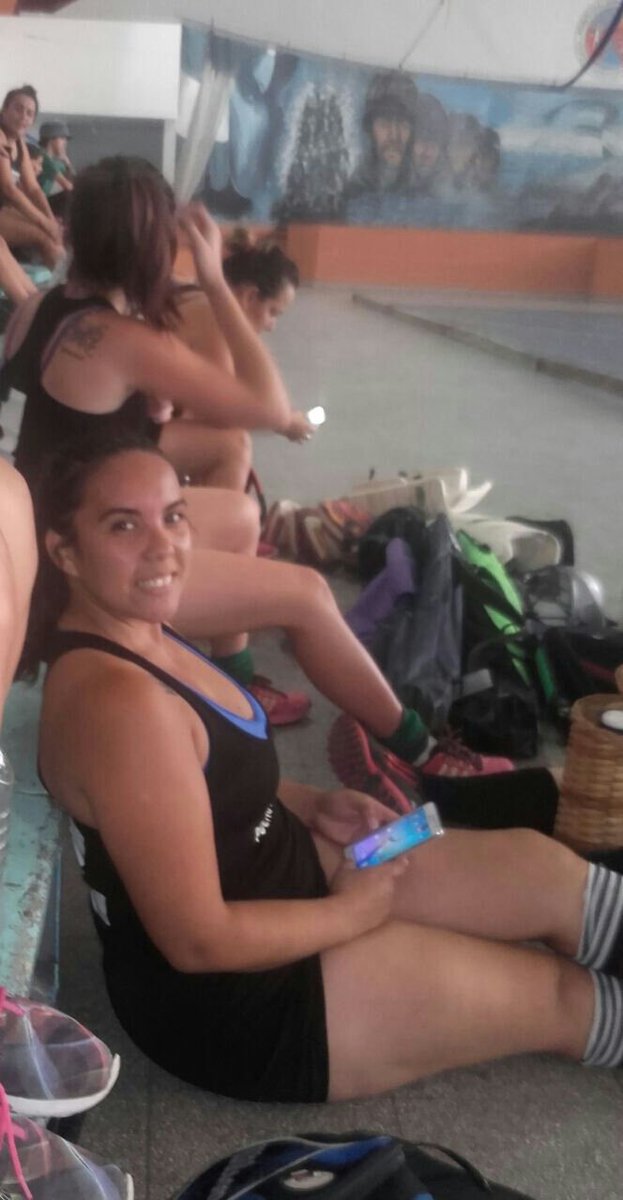 CynthiaConejero's tweet photo. Finde a puro Hockey !!! 
💚💚💚 https://t.co/s4fDmmM9gy