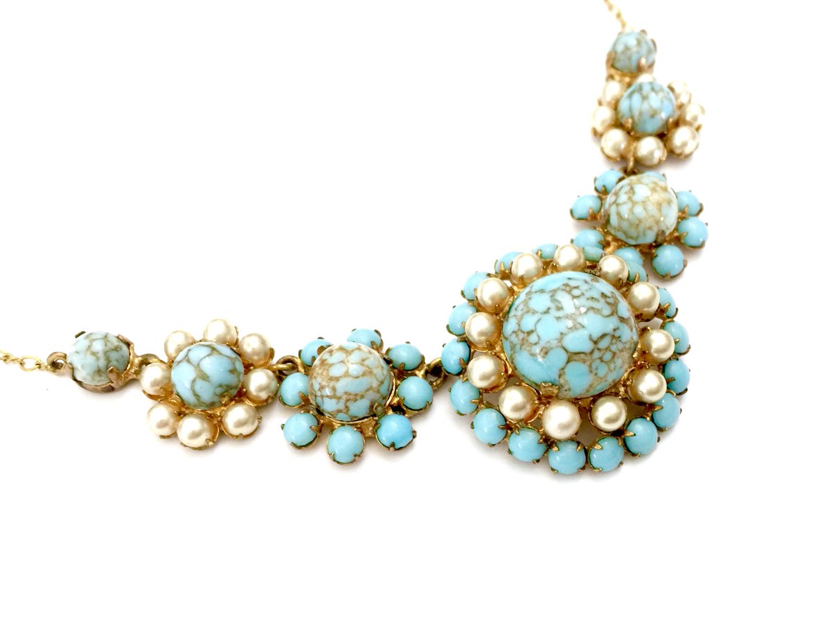 VintageImagine's tweet photo. Bib Necklace Turquoise Glass https://t.co/vC5ft1zen5 via @Etsy #vogueteam #vjse2 #etsygifts #vintagejewelry #fashion #plsfollowthx #FebSale https://t.co/gPpi3t6z0T