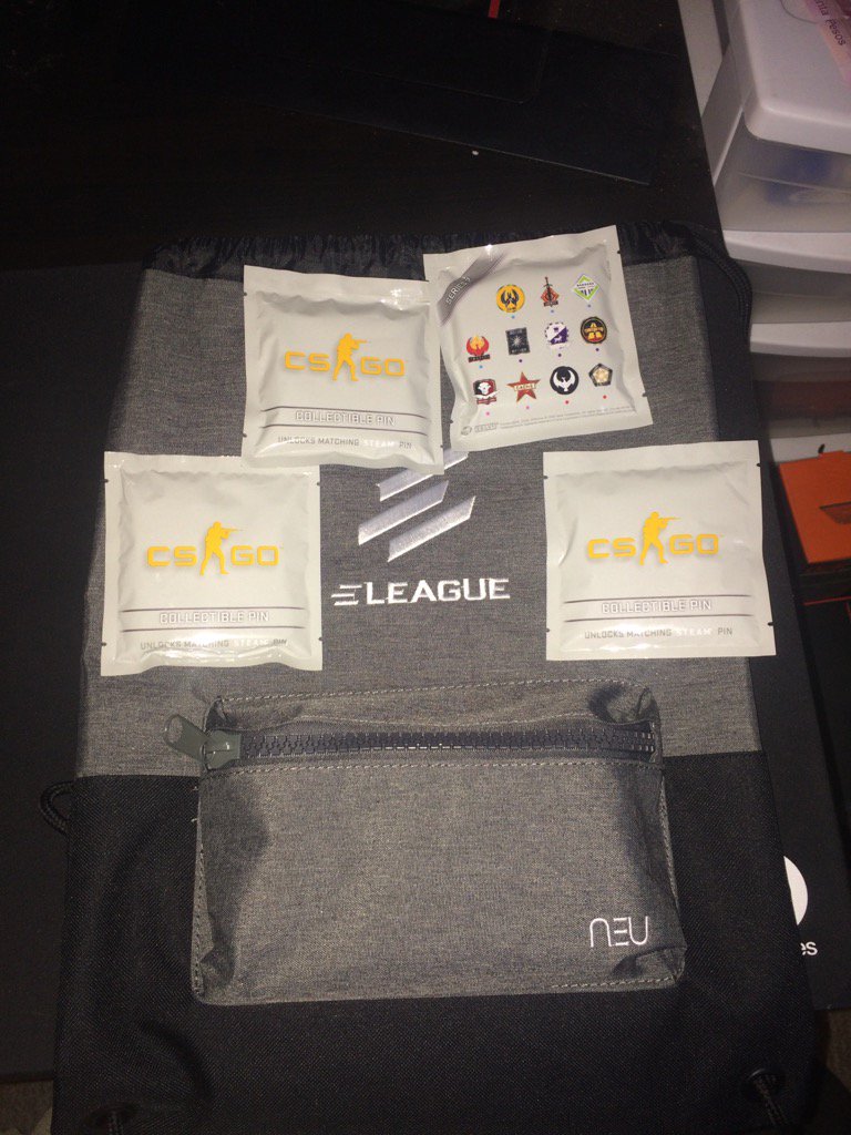 Thank you to bdblock94 for the hook up from the major!!! Pins and a bag!! Thank you man