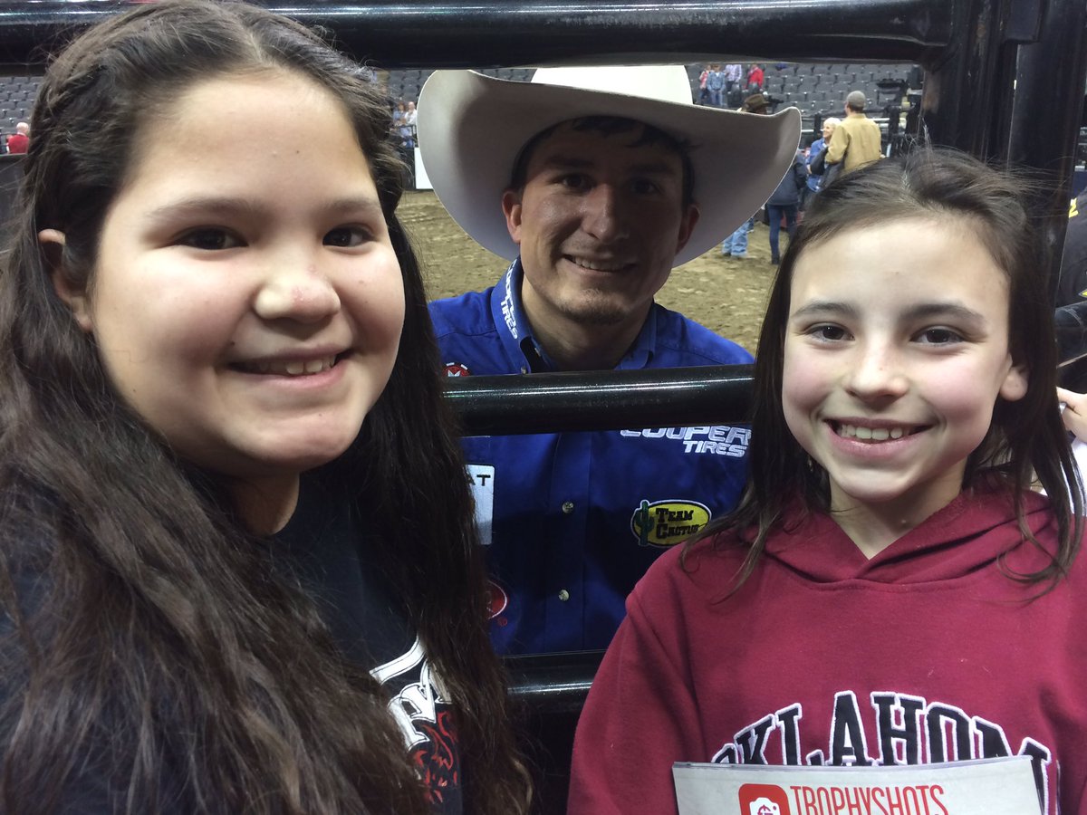 haneyndnfamily's tweet photo. @ryandirteater It was an honor meeting you. You are a inspiration. Thank you for being such a positive role model for our young Cherokees. https://t.co/7U6j263Drn