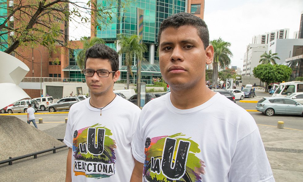 PotenciaMec's tweet photo. #LaUReacciona ante la postura tibia de nuestras autoridades universitarias, incapaces de denunciar atropellos que recibimos los estudiantes. https://t.co/ncw6ob6H2u