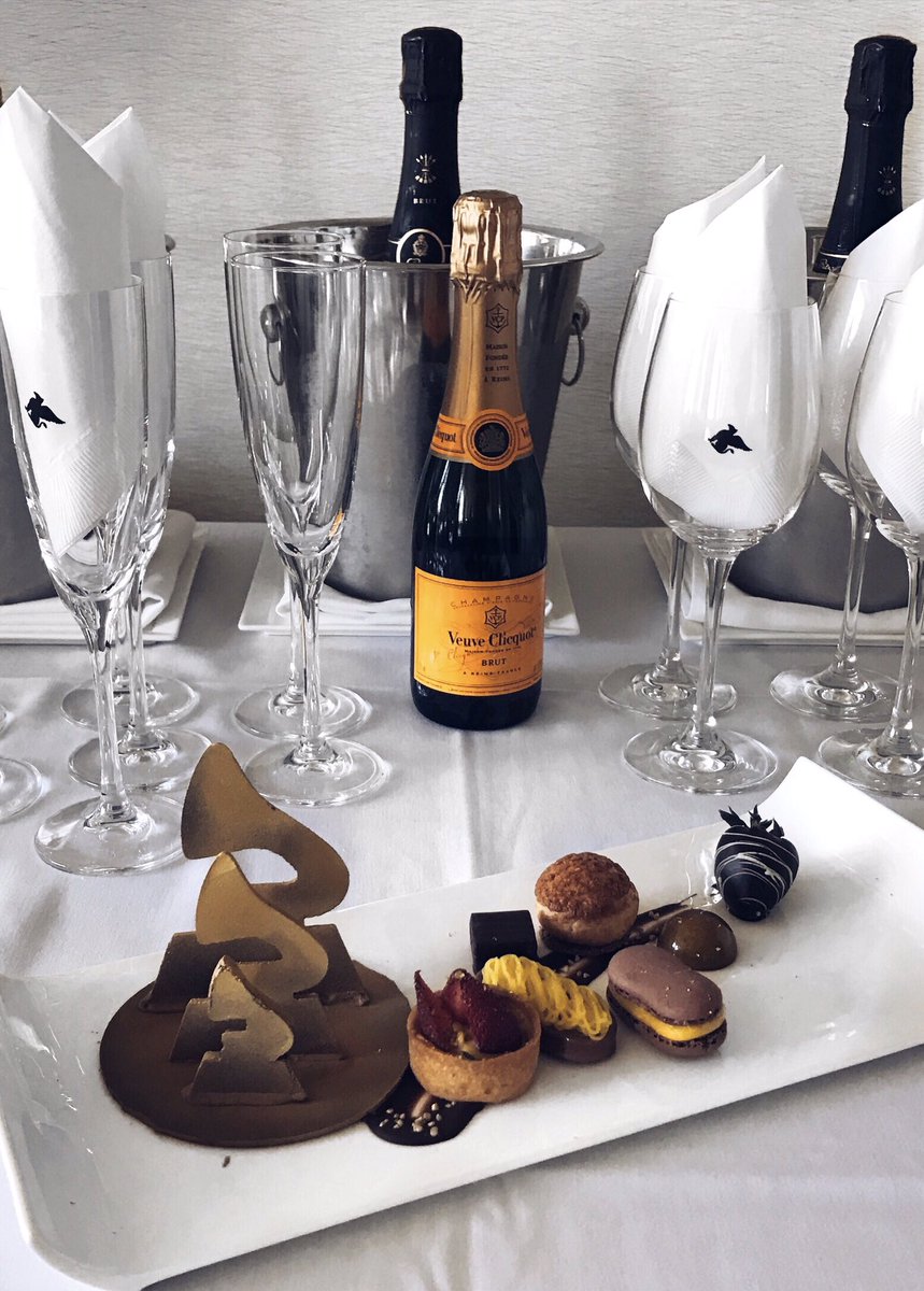 Beauty Blogger tweet media