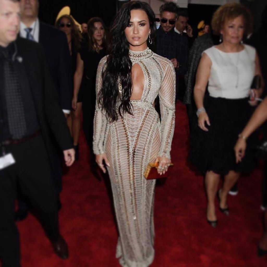 FaranduleandoVE's tweet photo. Espectacular el look de #demilovato en los #grammys https://t.co/QbitaEL8yt https://t.co/kbCx5uEaNH