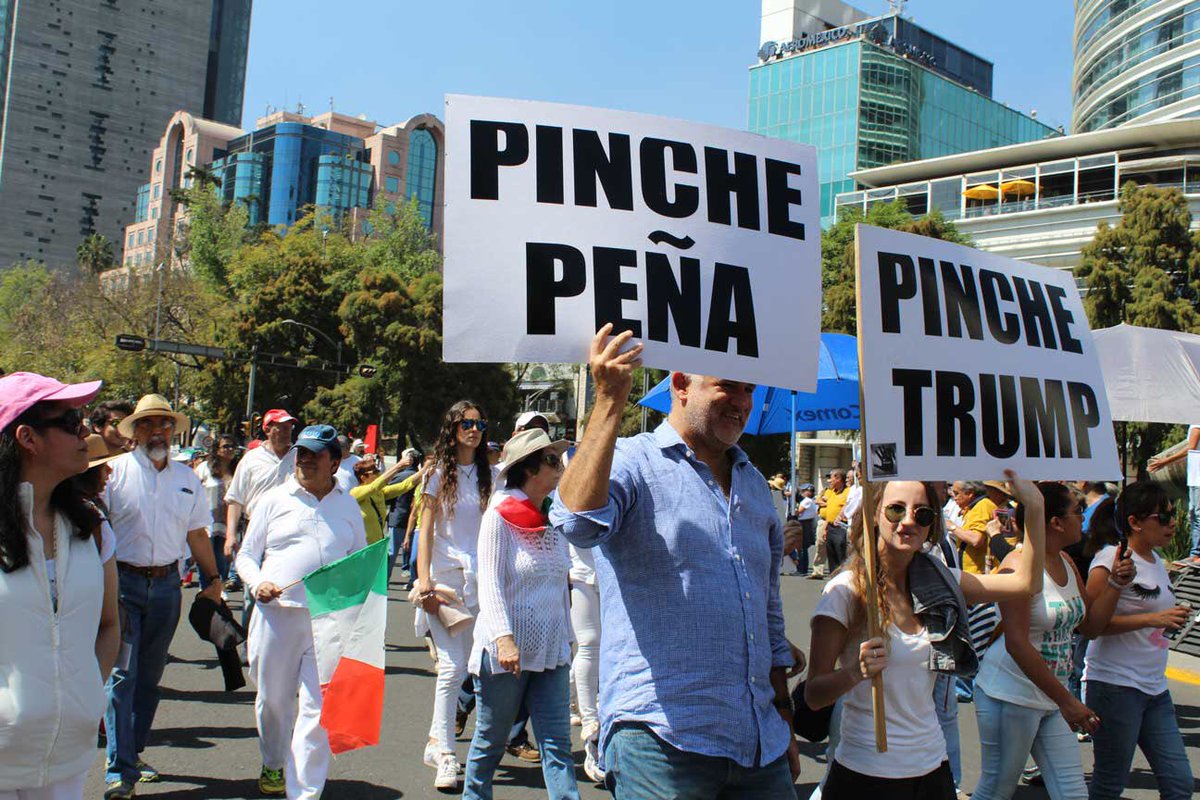 JTrianaT's tweet photo. El descontento contra @EPN en la marcha #VibraMx  #VibraMéxico https://t.co/9NJigzdji2