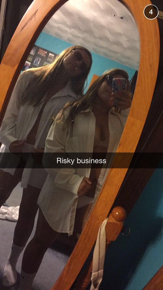 SarahMorin2's tweet photo. Another happy birthday to this homie❤️️❤️️ #hbdslore #bigrach https://t.co/IS7rpGOwOe