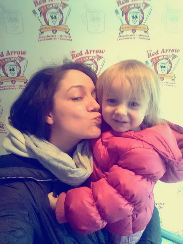 CastavaLeePhoto's tweet photo. Best #Sunday ever!  #SnowDayTomorrow #NewHampshire #RedArrowDinerRocks #SingleMomOfThree #LoveDaysLikeToday https://t.co/NvkXC6GaZP