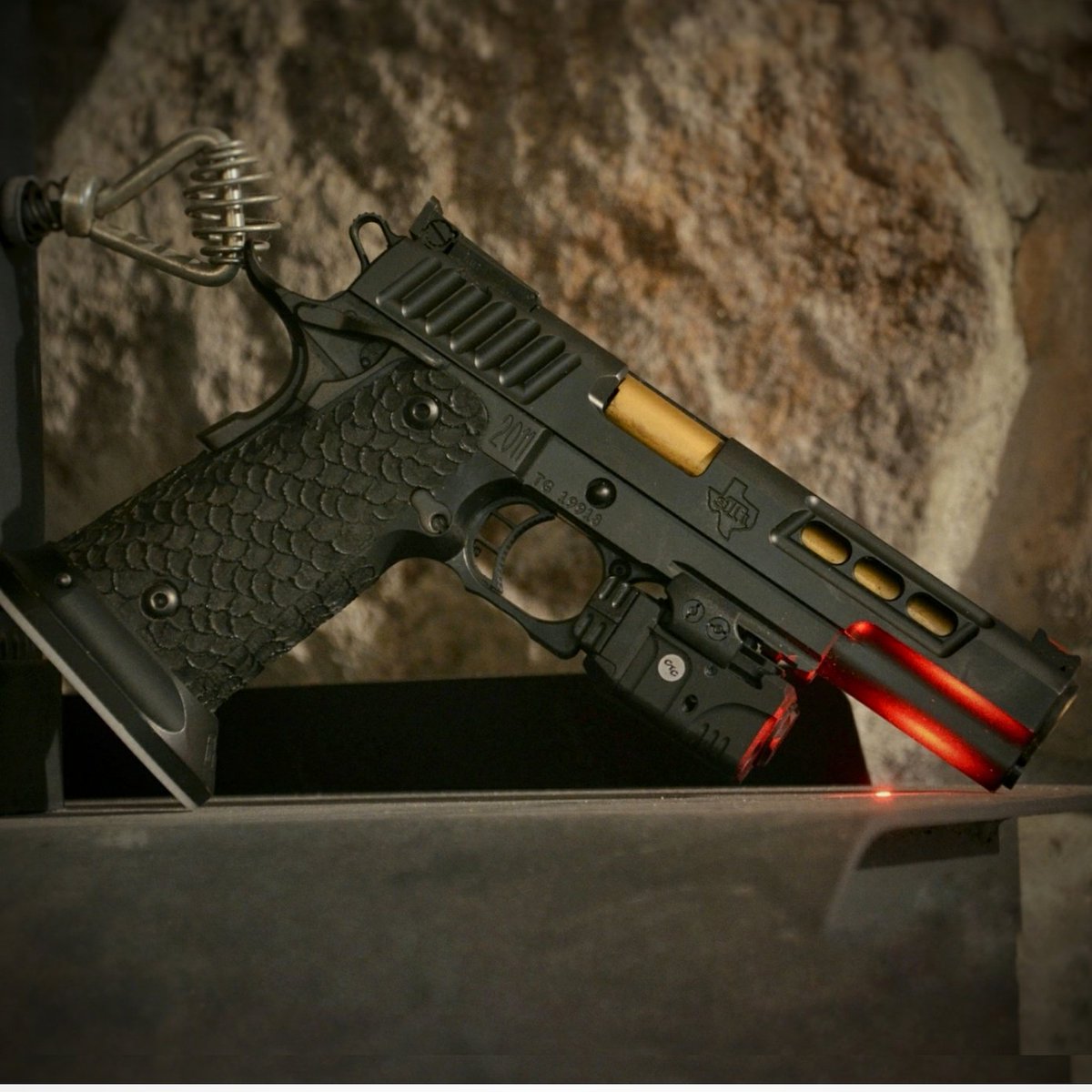 Yackley5ive's tweet photo. Getting ready for some night shooting! #STI #DVC3GUN https://t.co/EyQbPPtlGb