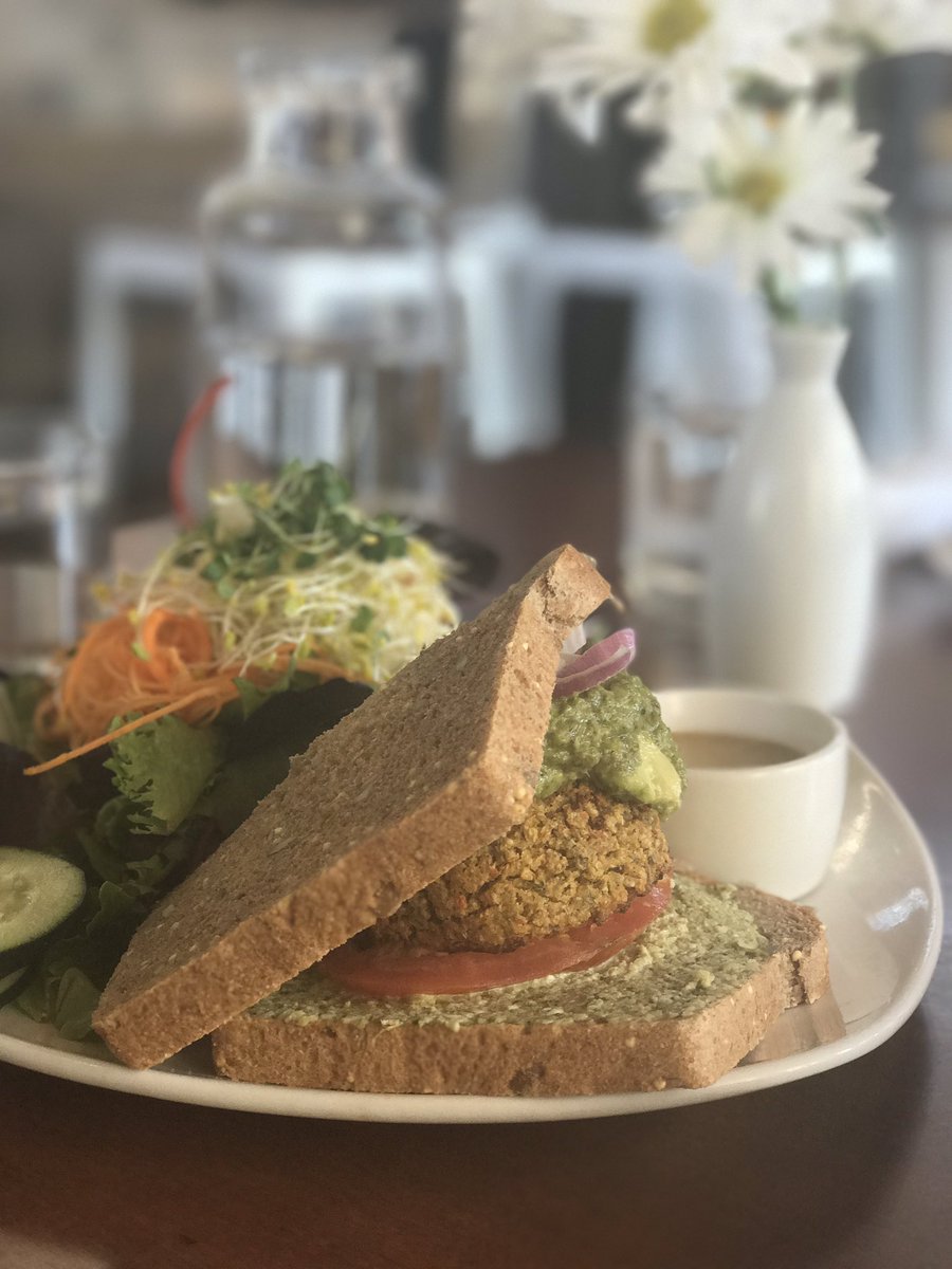 thehungrybiotch's tweet photo. Today called for a refreshing vegetarian friendly veg. burger paired with a house salad from Luna's Living Kichen! #brunch #charlotte #THB https://t.co/KdAAUi1OEb