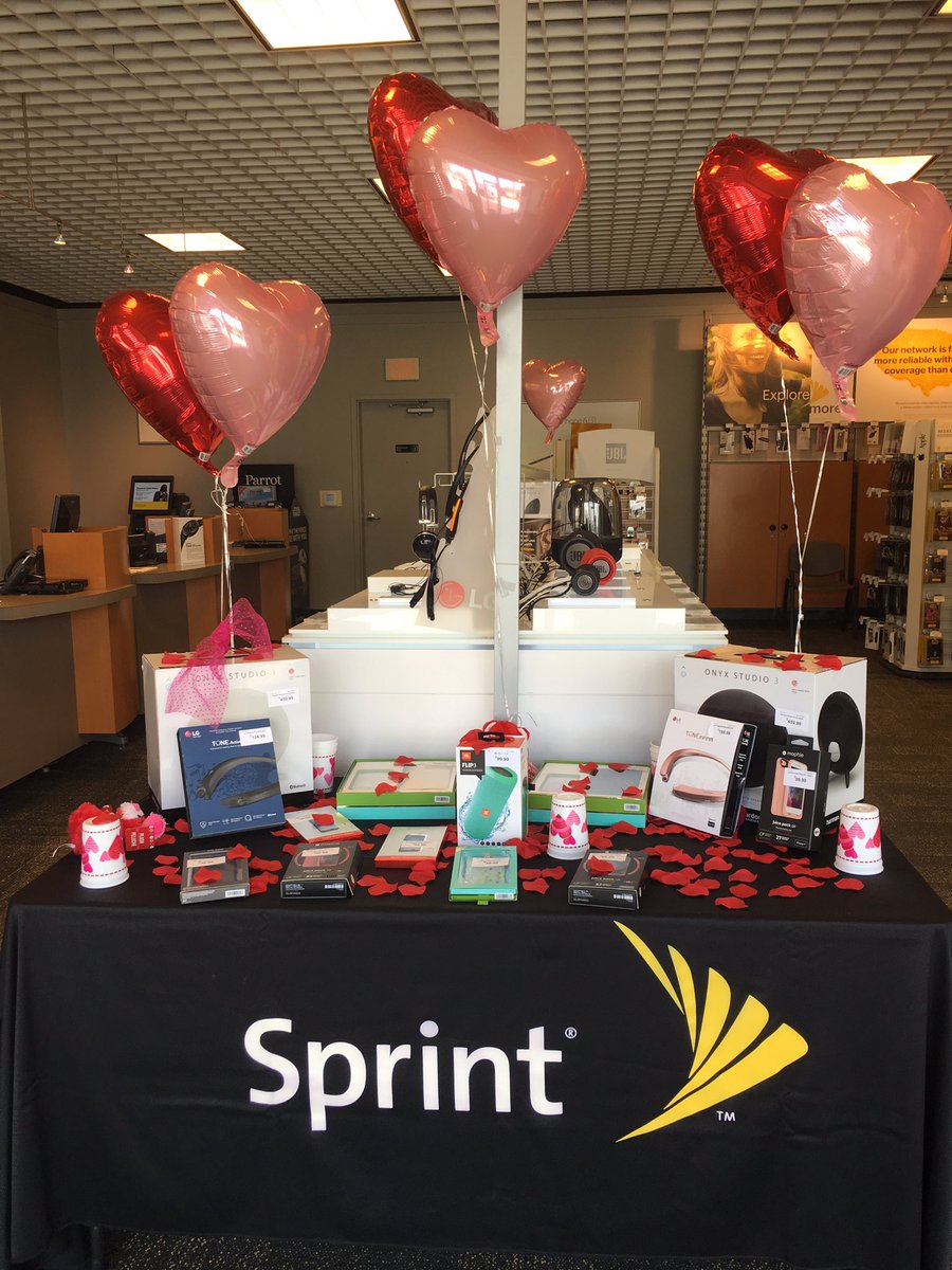 1009Oconnor's tweet photo. Visit our store we have THE BEST OFFERS IN THE MARKET right now #SwitchToSprint #HappyValentinesDay ❤️ @fattony20  @SprintCentralTX https://t.co/AQ8Xgl7exq