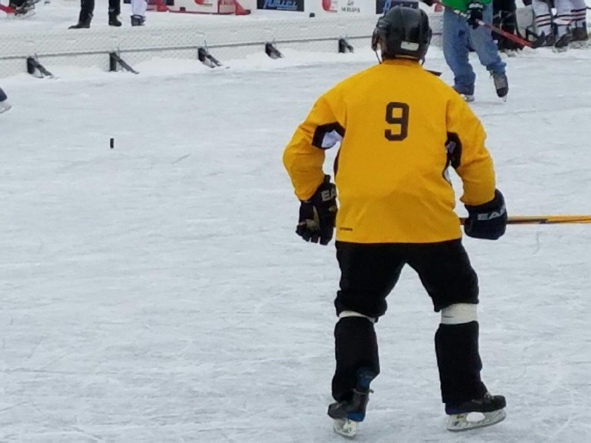 JBocca88's tweet image. 2017 Labatt Blue Binghamton pond hockey tourney.  #bingpondfest #Broometechgreyhornets #keepgrowingthegame