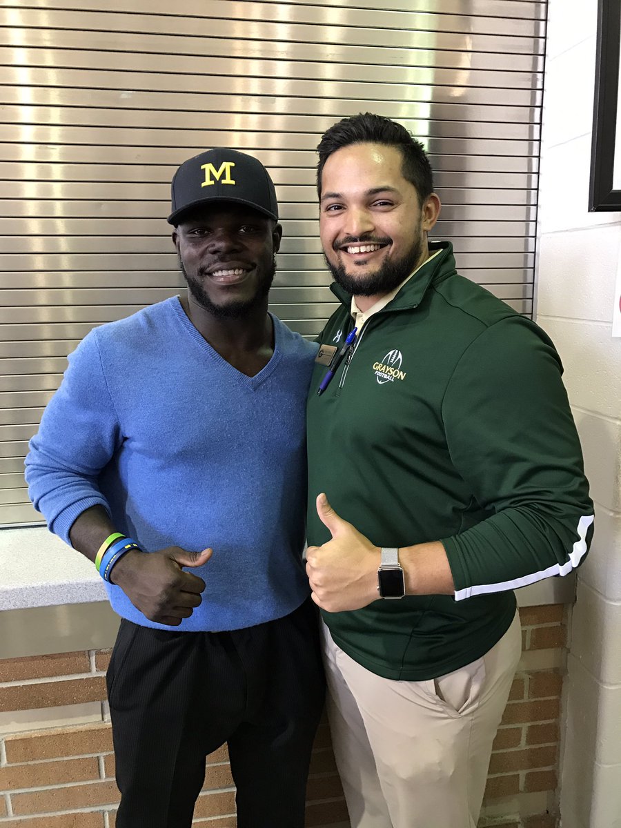 _Coach_Williams's tweet photo. @KurtTaylorRb2 / Kurty = Michigan (send me some Jordan gear)
#GraysonRams🐏💍🏆🥇🏈
#2016SeasonSendOff https://t.co/i4UcsuDqRk