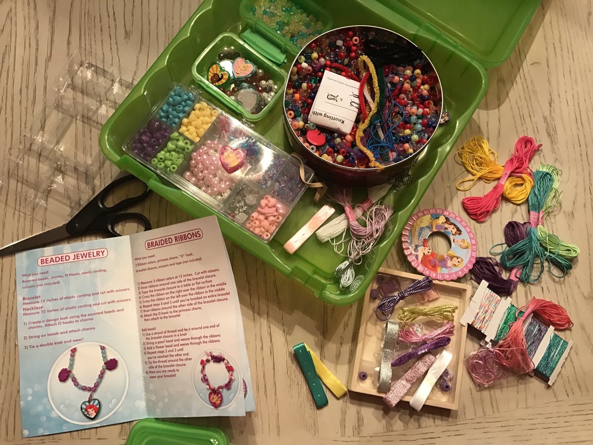 Thisbeautifull4's tweet photo. #makingbracelets #SundayFunday https://t.co/h3dujKwSsi