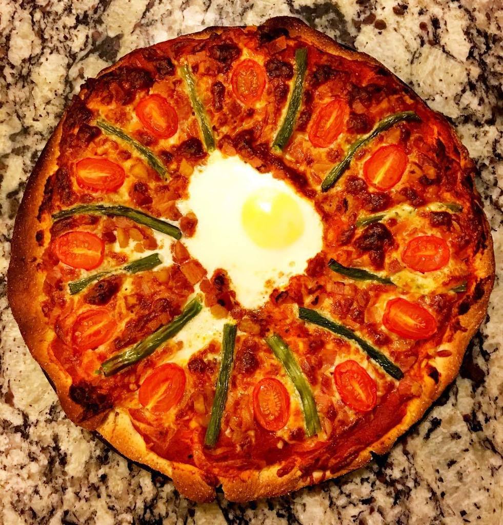 thom_sparks's tweet photo. Thom's Bar and Grill. On Sunday's we make pizza! Egg, green beans, pancetta. #49 #bangbang… https://t.co/VQ08Do8se0 https://t.co/T0rEMxB56w