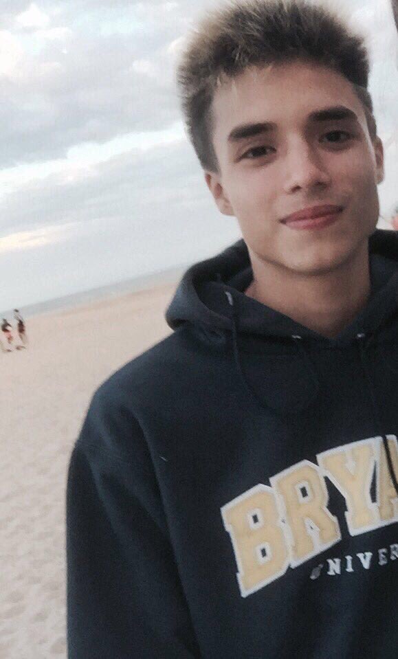 Despareció Eloy Paya, 17 años am, hoy 7:00 AM  (Callao y Marcelo t.) Lo subieron a un Peugeot gris 206/207. Por favor comunicarse 1550457049
