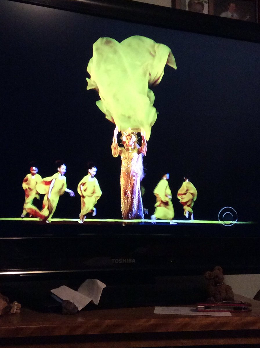 Jamie8270's tweet photo. #BeySlay #beyonce #grammys2017 #BeyonceGrammys #grammys #beyhive https://t.co/QfnxACFHTr