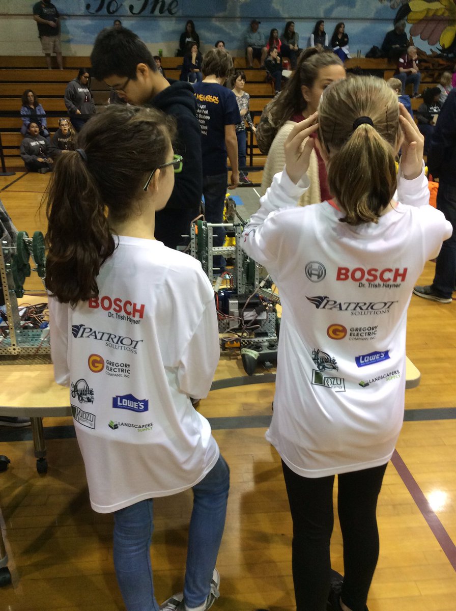 jscrivner6's tweet photo. Everyone was dialed in yesterday. Both teams placed and finished 5-2 in qualifiers. #VEXRobotics #starstruck #GMSRobotics https://t.co/IDR4OvynjD