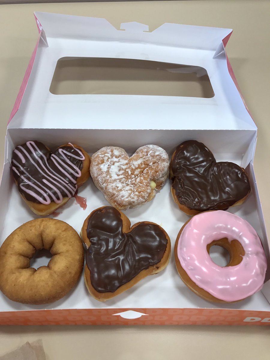 christineciacci's tweet photo. Pre-valentines donuts 😋 https://t.co/zFH4LelssC