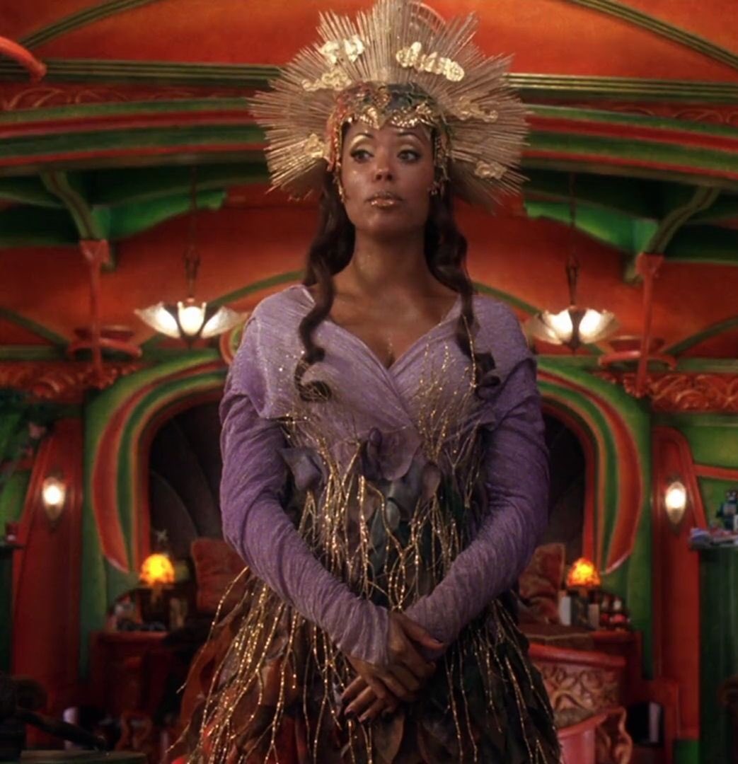 BaileyW_18's tweet photo. Hey Beyoncé, Mother Nature called. She wants her crown back #grammys2017 https://t.co/kPaLlddPS3