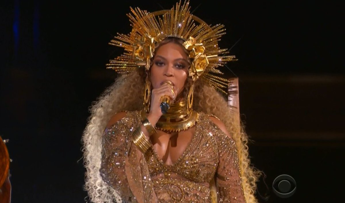 E News Bow Down Alert Beyonce Is Wearing A Crown Just As She Probably Always Should