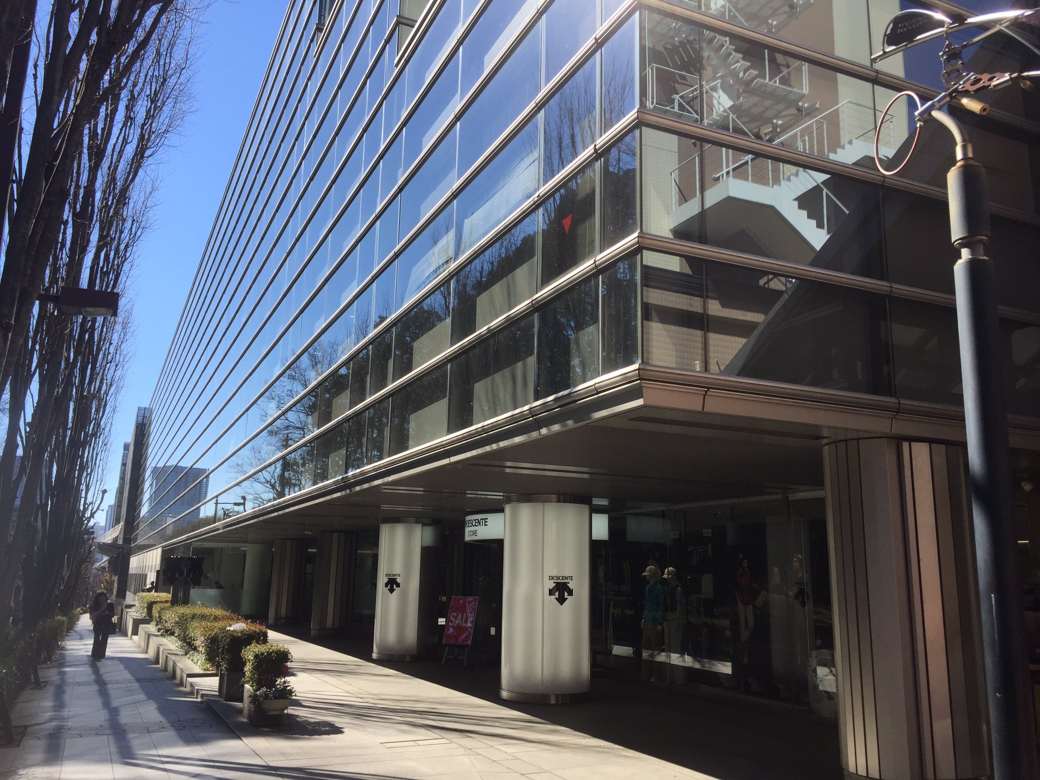 岡本 賢明 今日はプロ1年目からスパイクやウェアでお世話になってたルコックに挨拶に行かせてもらいました 10年間サポートして頂き岡本 ルコックのイメージだったと思います 今年からサッカー事業を撤退しますので ルコックからアンブロに変わります