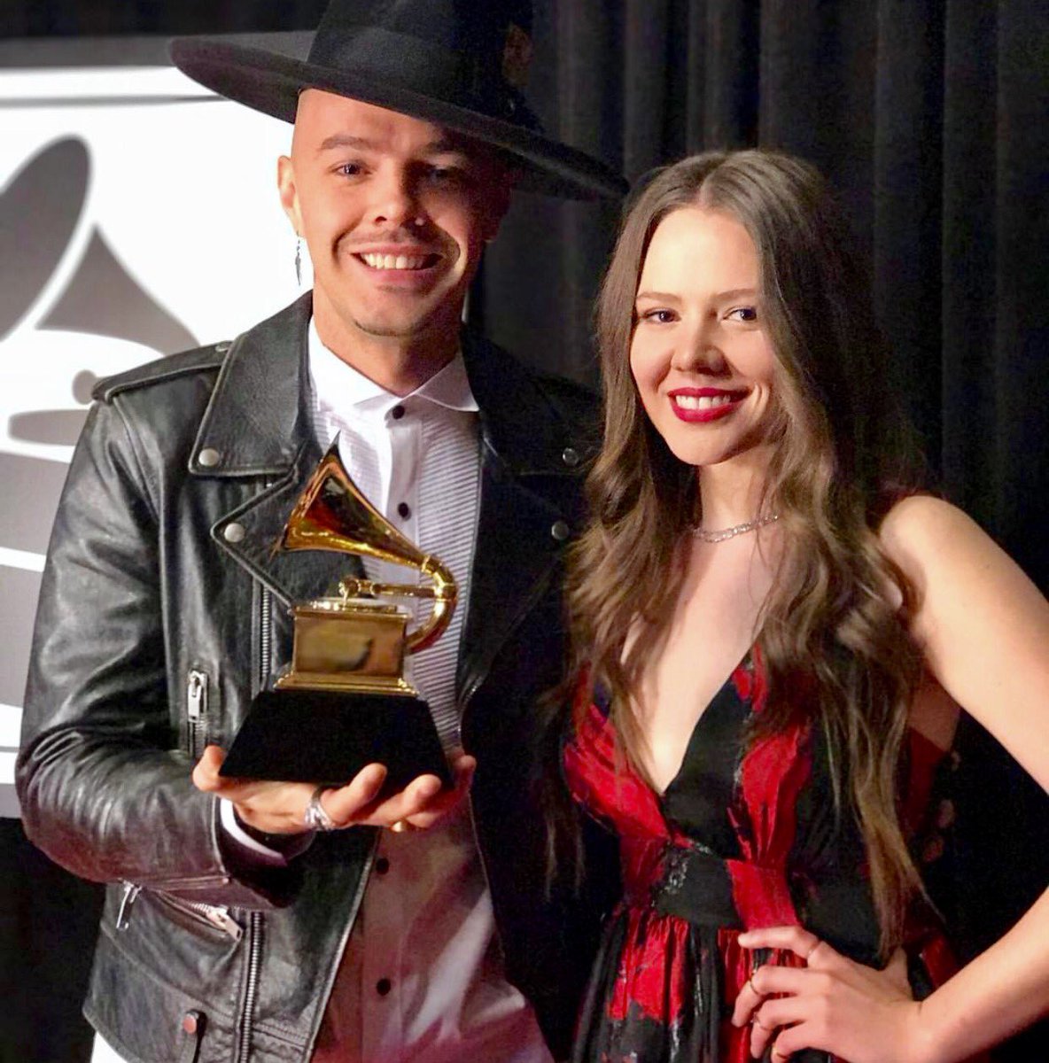 ElGordoyLaFlaca's tweet photo. Felicidades @jesseyjoy muy merecido #grammys #MejorAlbumPopLatino 👏👏👏 https://t.co/O0MKTJmKN5