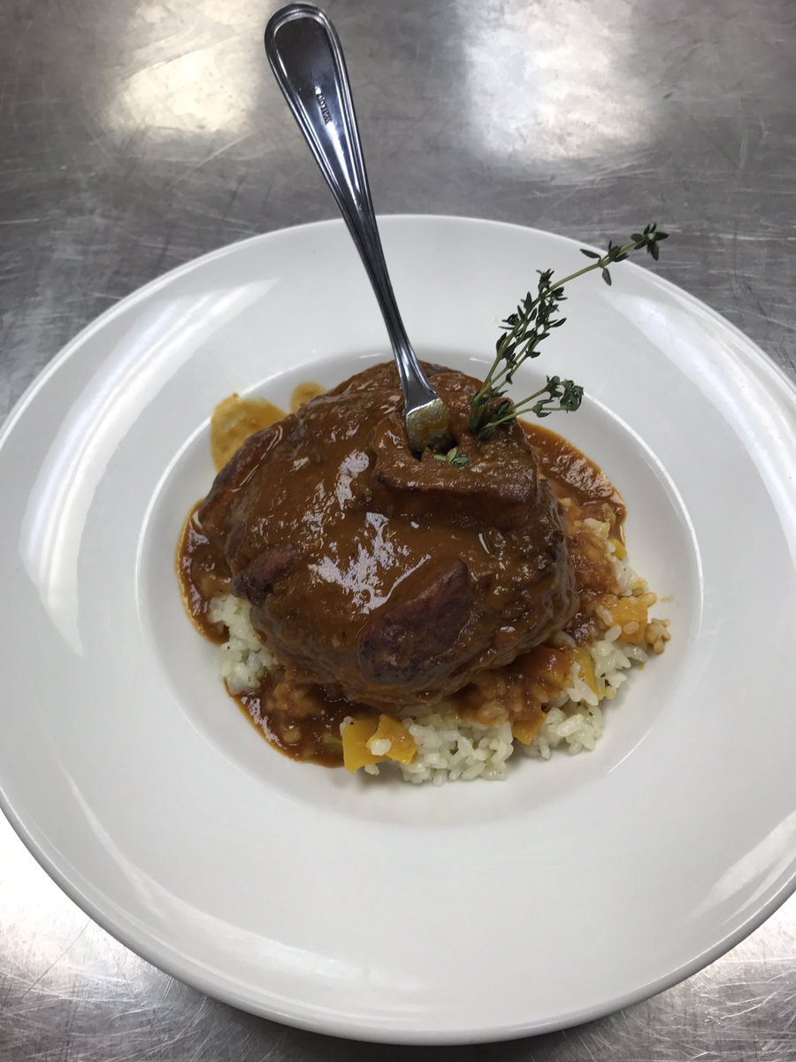 #vealossobuco #braisedvealshank #plumedeveau#oldschoolkitchen #oldschoolcooking #ferrarosrestaurant #ferrarosofwestfield #downtownwestfield