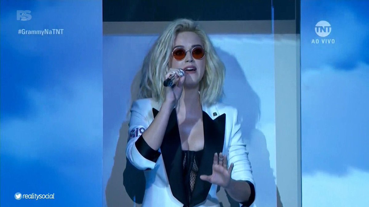 kccabellord's tweet photo. ela é maravilhosa ela #GRAMMYs https://t.co/qAwvrNVBlg