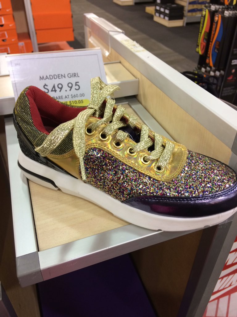 root_sophia's tweet photo. finally a shoe that matches my personality #glitteraf https://t.co/QObTmtpHQ9